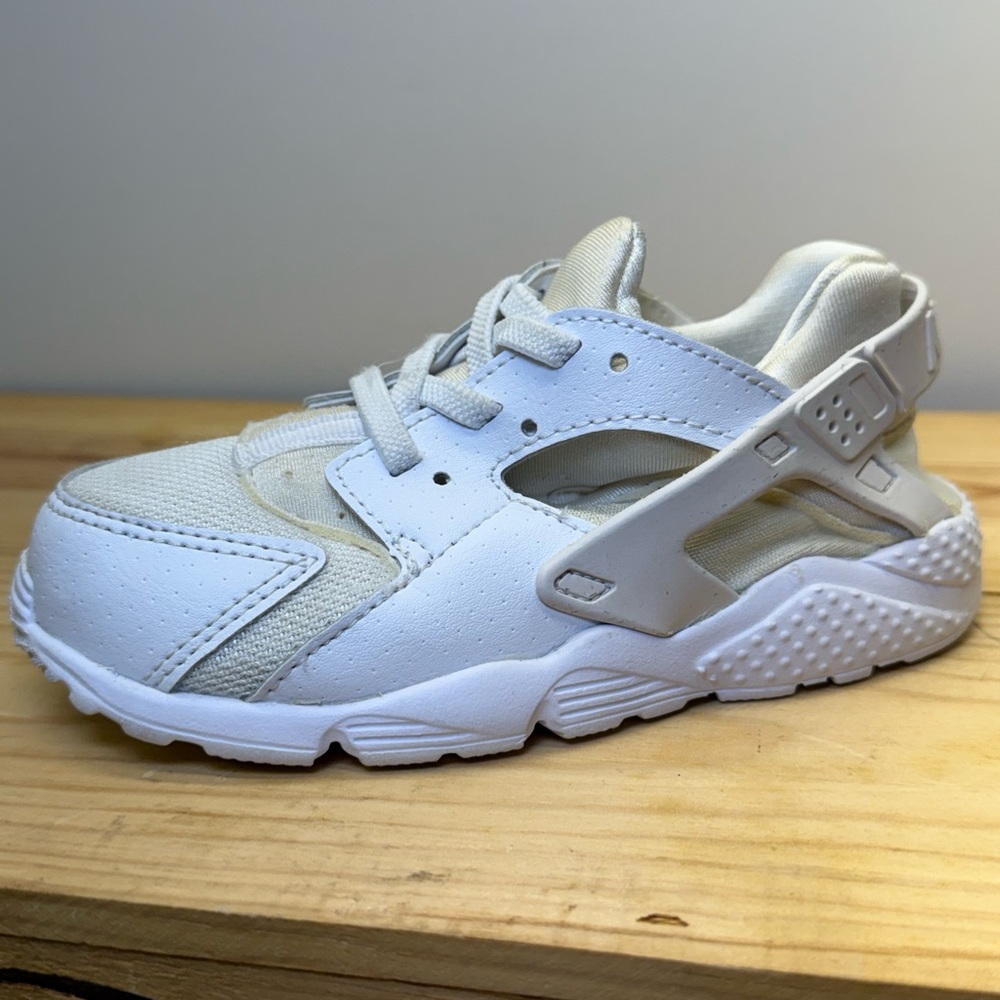 Nike Huarache Run Shoes Youth Size 10C Triple White 704950-110 Sneakers Kids